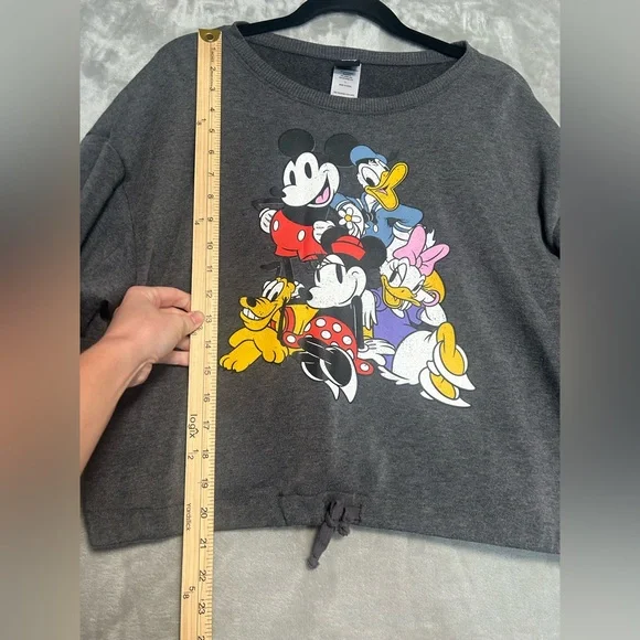 Disney Cropped Sweatshirt Women’s Large Gray Mickey And Friends - Picture 7 of 8